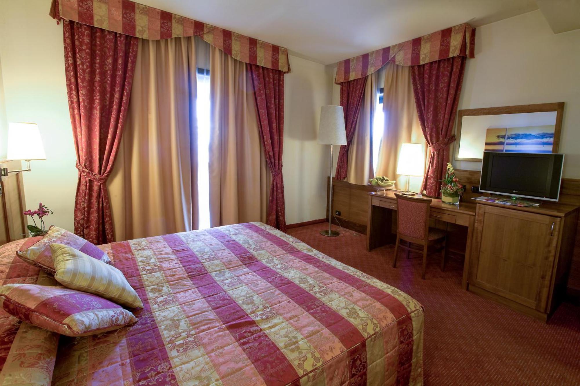 Hotel Master Turin Room photo