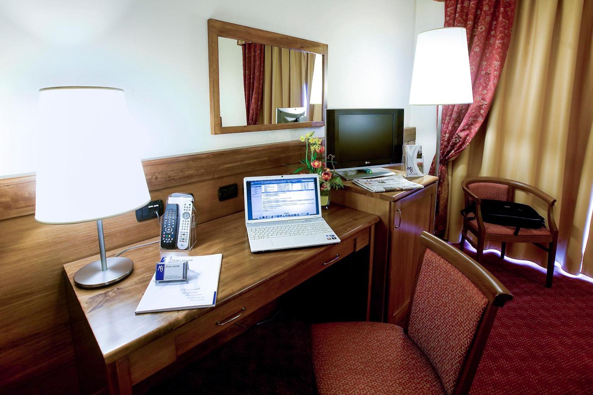 Hotel Master Turin Room photo